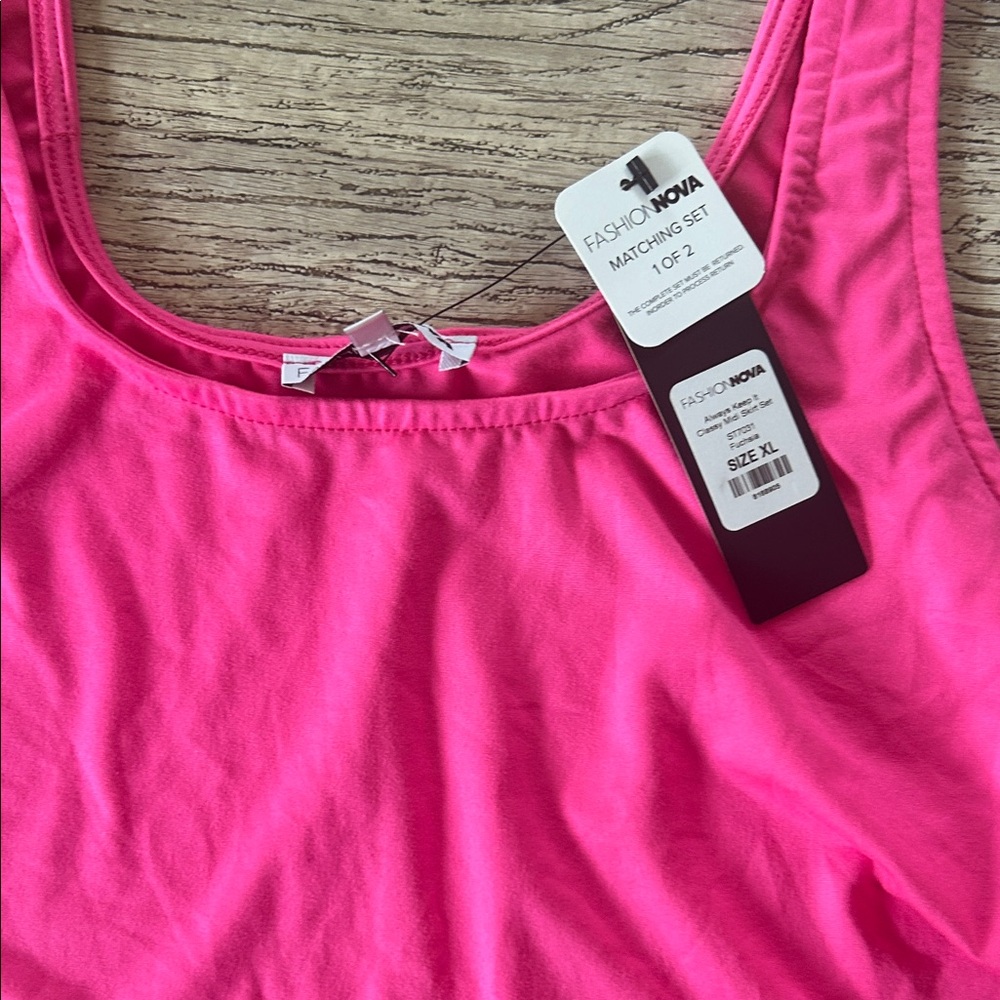 Chic Pink Pencil Skirt and Tank set - Picture 5 of 7